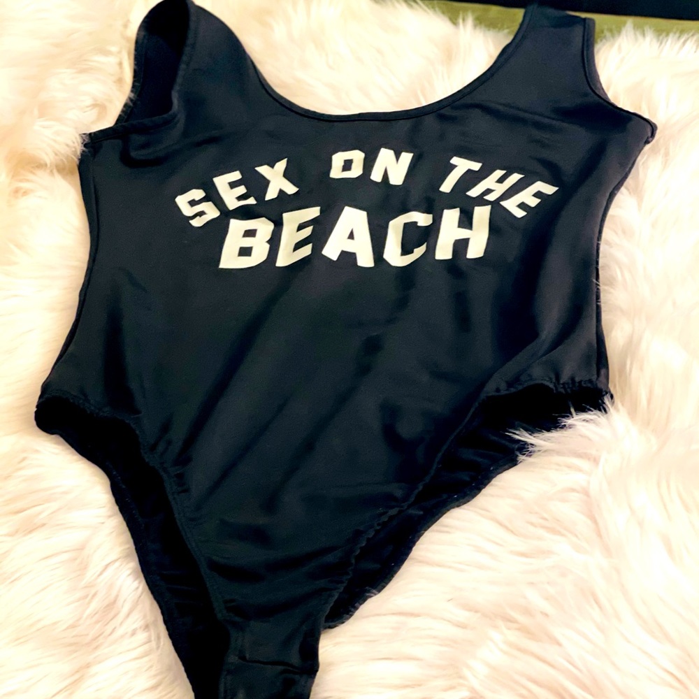 Preowned 💫 One Piece 🩱💫 🏊‍♀️🏖
